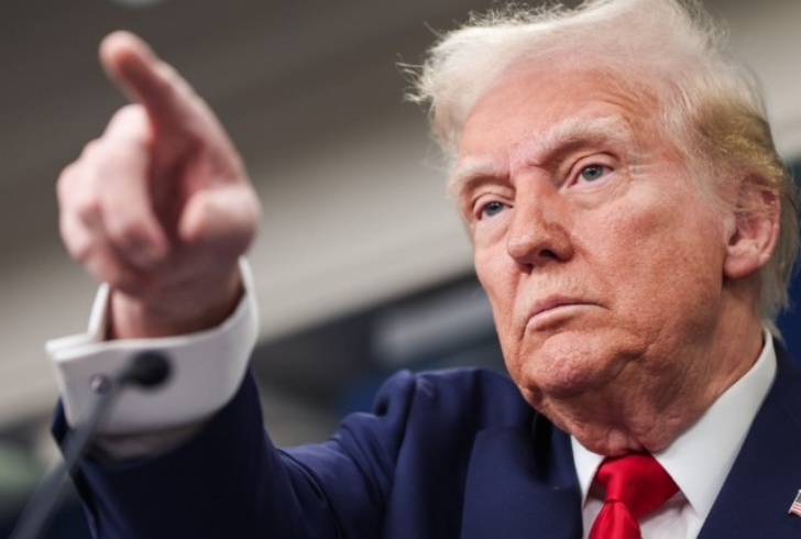 Trump si sfila e dice basta: Russia e Ucraina trovino una soluzione. Mosca accusa: Silenzio dal Vaticano Trump si sfila e dice basta: Russia e Ucraina trovino una soluzione. Mosca accusa: Silenzio dal Vaticano