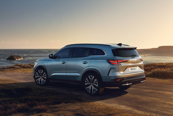 Nuovo Renault Espace, design moderno per l'ibrida per le famiglie